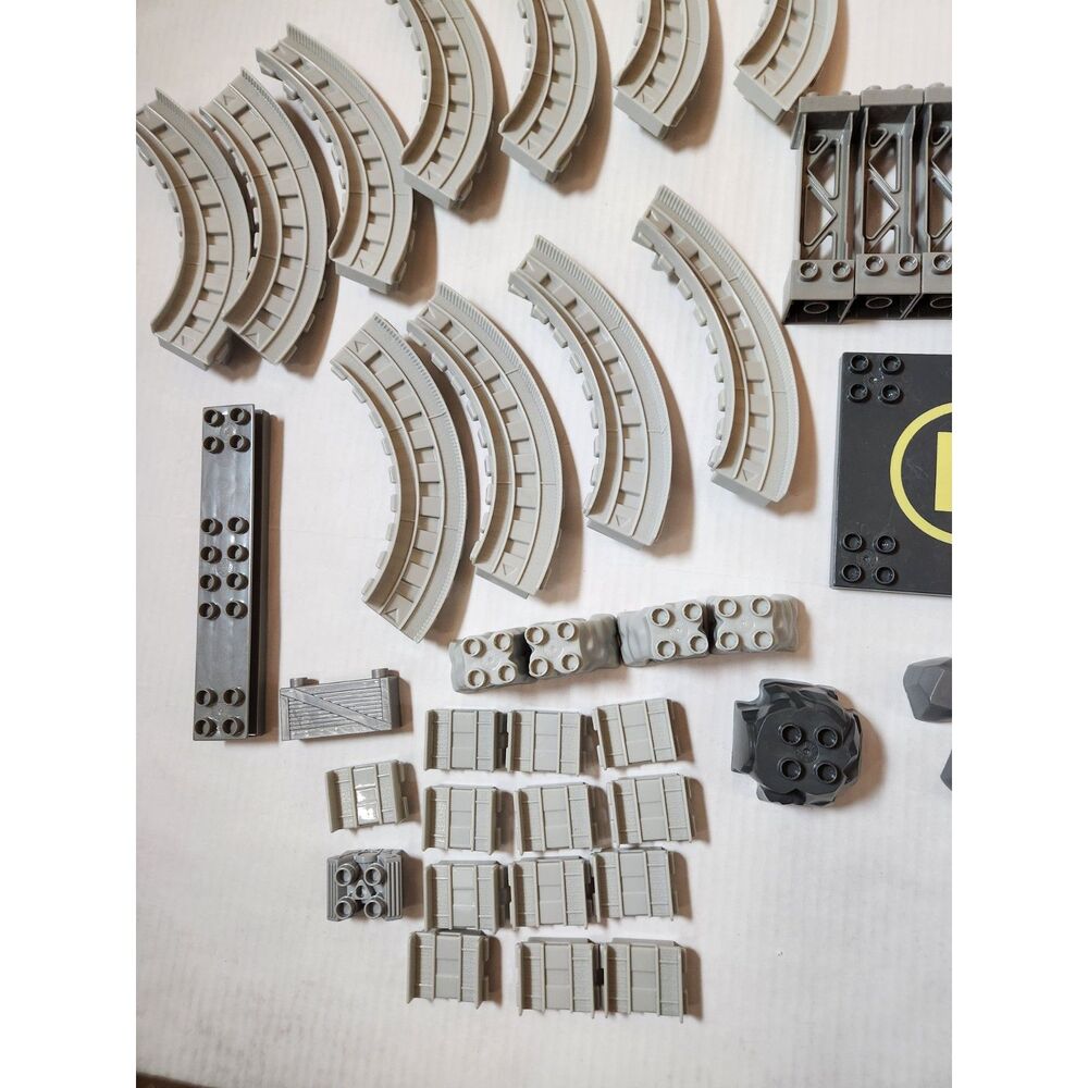 Mega Bloks Train Track Lot – Gray Rails + Extras - Picture 7 of 12